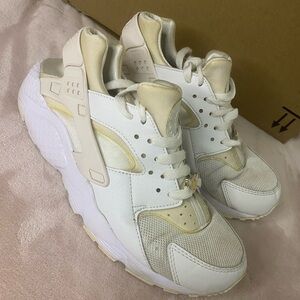 Nike Air Huarache Girls Shoes Size 7Y